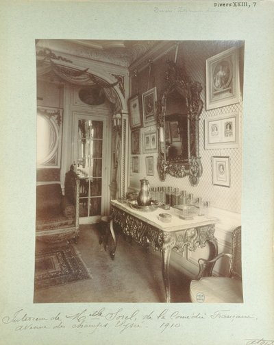 Interno della casa di Cecile Sorel al 99 Avenue des Champs Elysees, 1910 da Eugène Atget